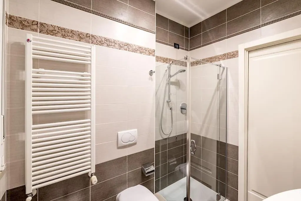 Suite Mina Central Apartment Bolonia 0*,